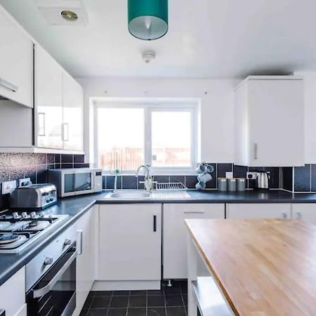 Spacious 5 Bedroom Home Hosted By Mcr Dens Manchester Eksteriør bilde