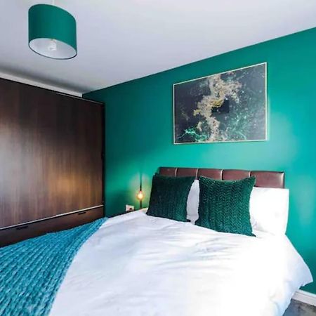 Spacious 5 Bedroom Home Hosted By Mcr Dens Manchester Eksteriør bilde