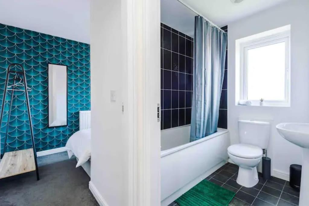 Spacious 5 Bedroom Home Hosted By Mcr Dens Manchester Eksteriør bilde
