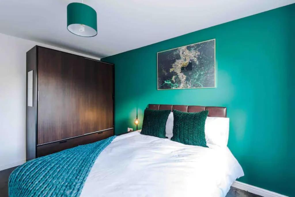 Spacious 5 Bedroom Home Hosted By Mcr Dens Manchester Eksteriør bilde