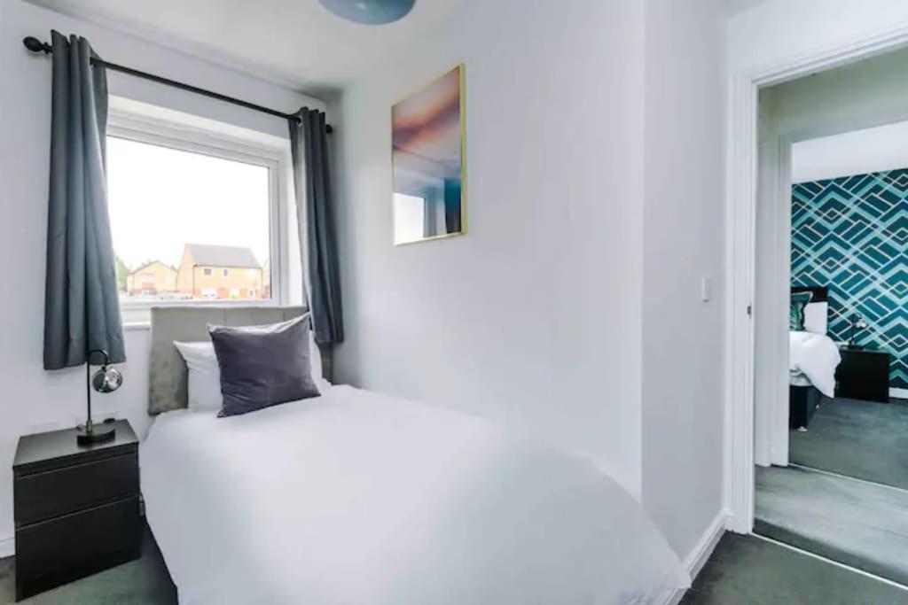 Spacious 5 Bedroom Home Hosted By Mcr Dens Manchester Eksteriør bilde