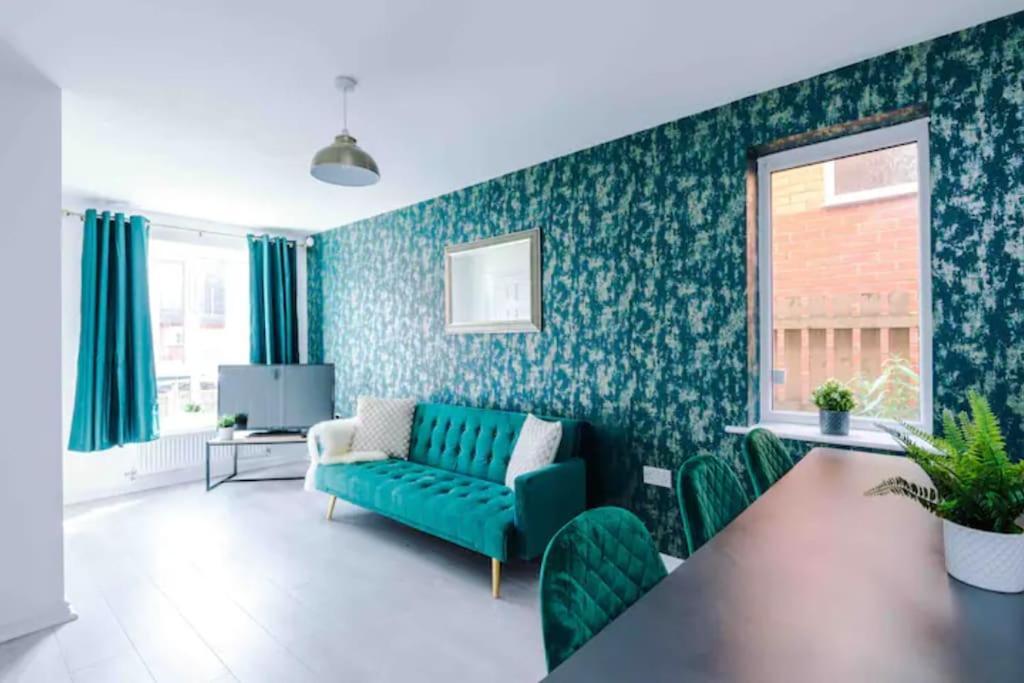 Spacious 5 Bedroom Home Hosted By Mcr Dens Manchester Eksteriør bilde